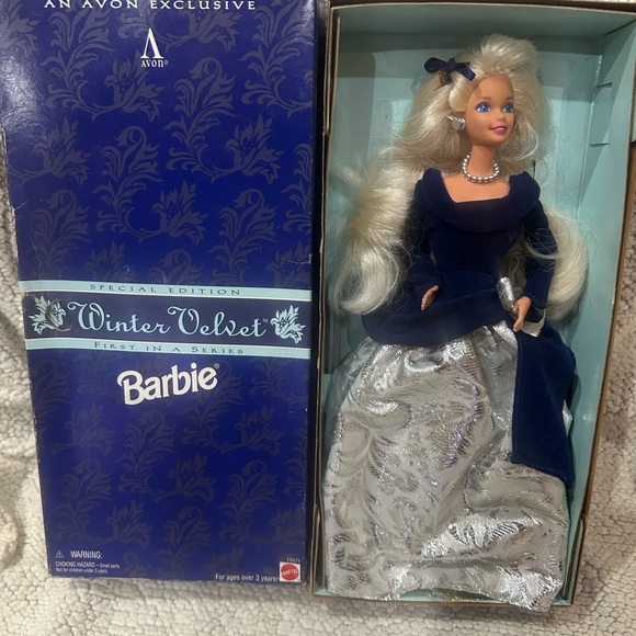 Barbie Winter Velvet 12 Doll First in a Series Avon Exclusive 1995 Mattel 15571